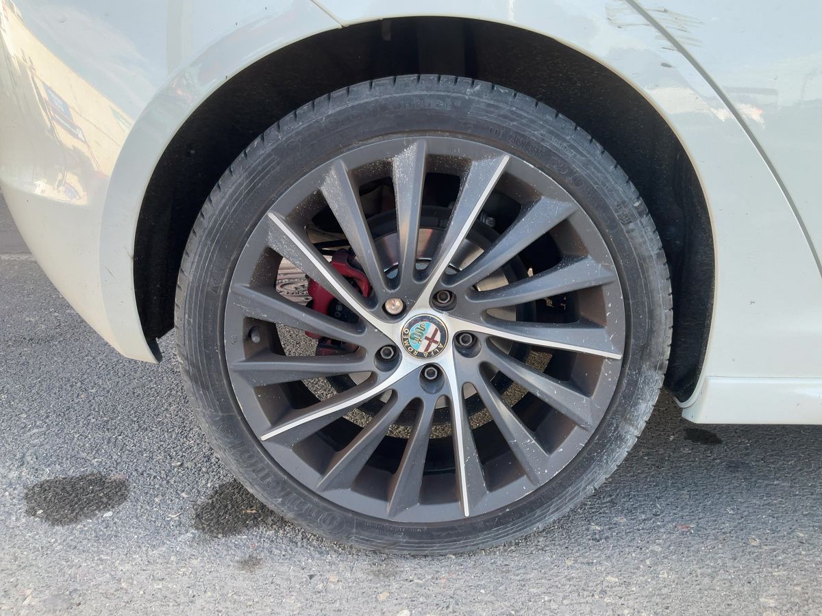 Alfa Romeo 2015 — photo 10