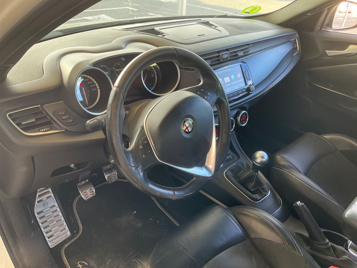 Alfa Romeo 2015 — photo 43