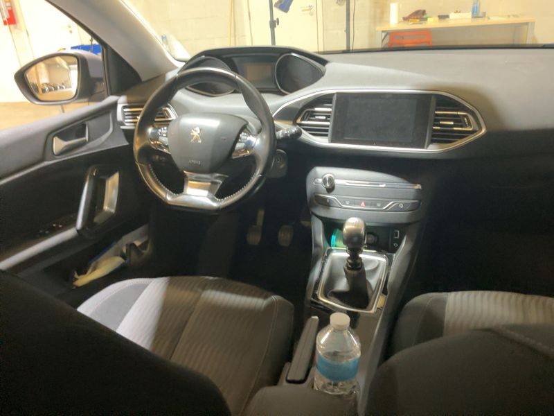 Peugeot 308 1.2 e-THP Active 2015 – снимка 17
