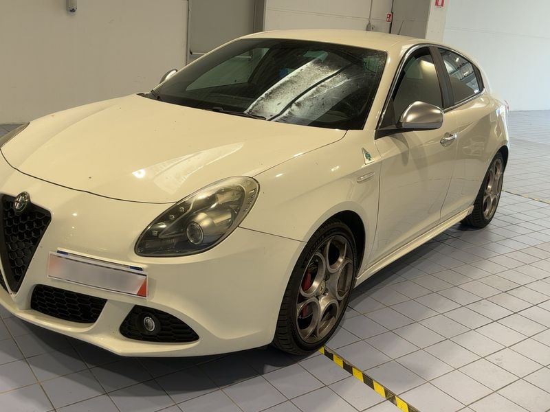 Alfa Romeo Giulietta 1.8 Turbo Quadrifoglio Verde — zdjęcie 2