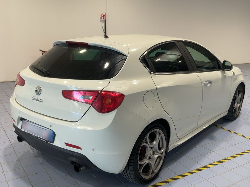 Alfa Romeo Giulietta 1.8 Turbo Quadrifoglio Verde — zdjęcie 6
