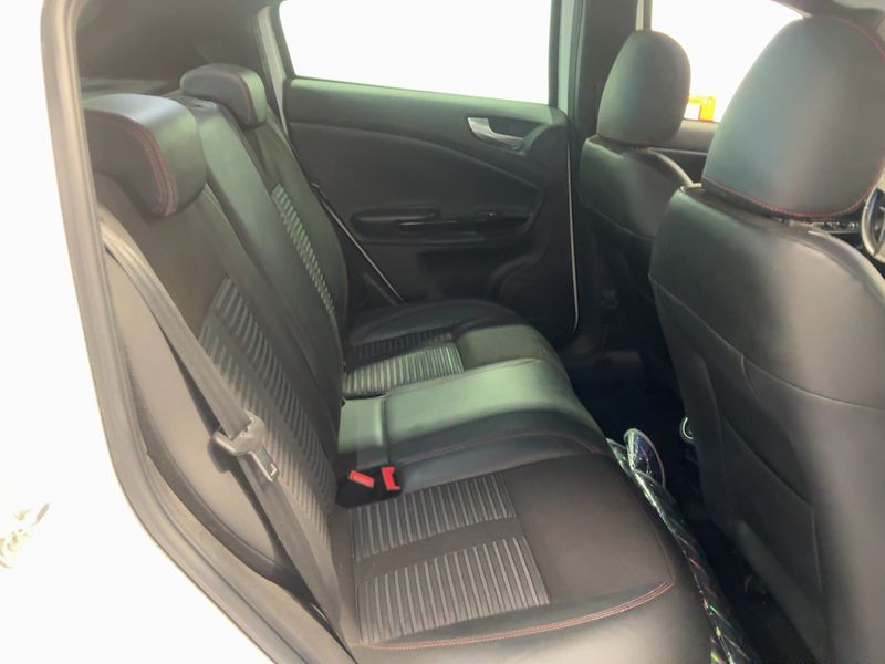 Alfa Romeo Giulietta 1.8 Turbo Quadrifoglio Verde — zdjęcie 14