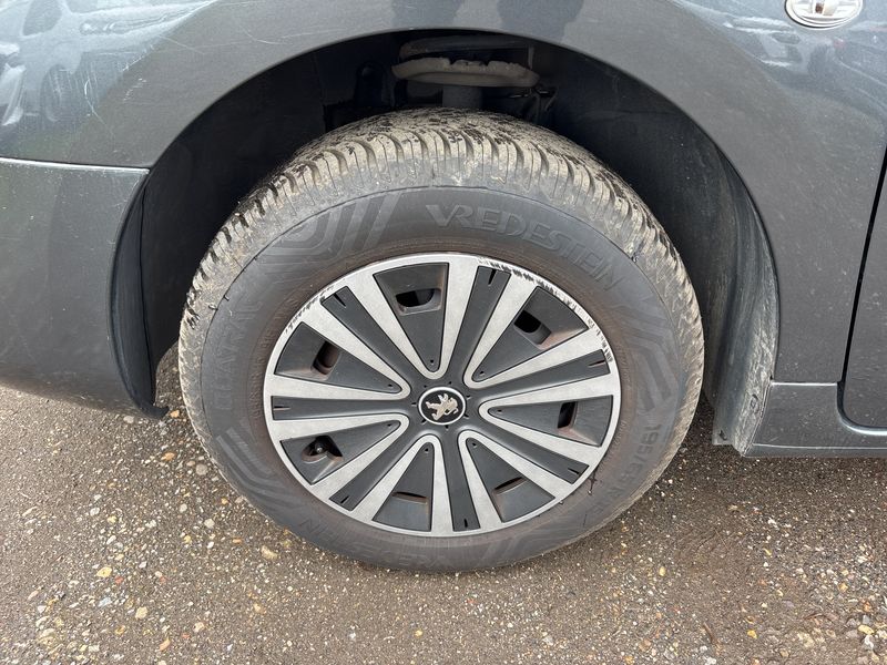 Peugeot Partner 1.2 PureTech Active 2018 – снимка 30