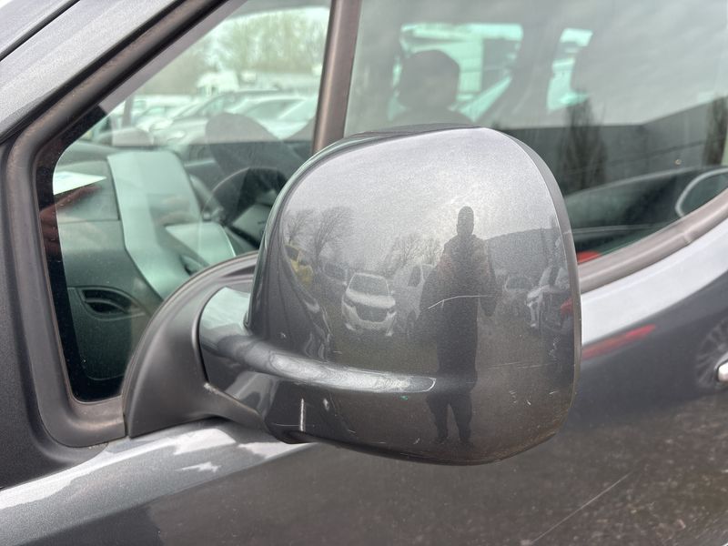 Peugeot Partner 1.2 PureTech Active 2018 – снимка 31