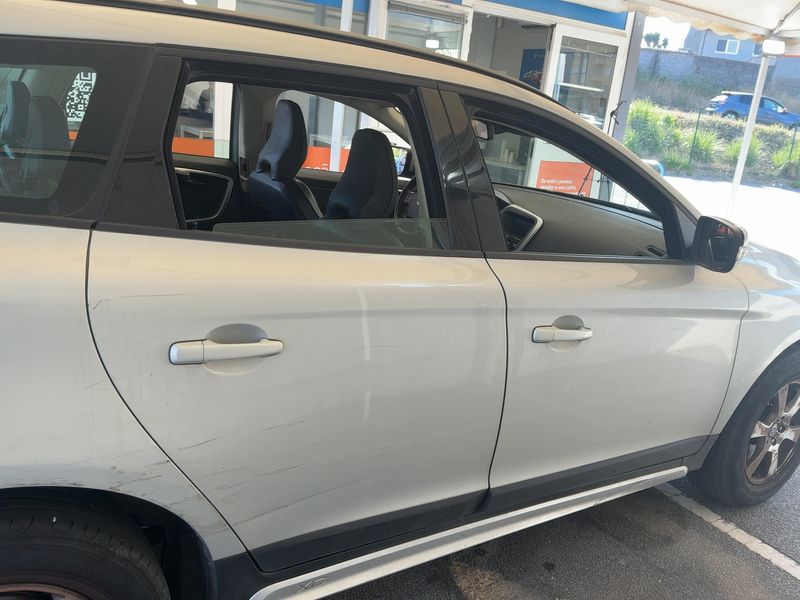 Volvo XC60 2.0 DRIVe Kinetic — zdjęcie 7