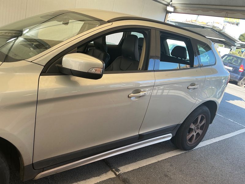 Volvo XC60 2.0 DRIVe Kinetic — zdjęcie 4