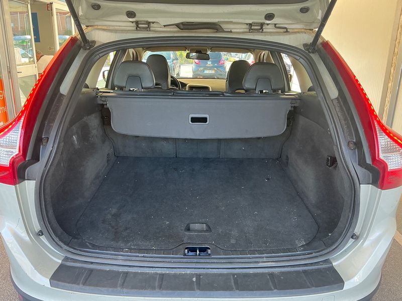 Volvo XC60 2.0 DRIVe Kinetic — zdjęcie 10