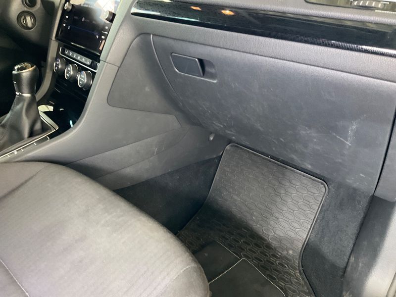 Volkswagen Golf VII 1.0 TSI Sound 2018 – снимка 27