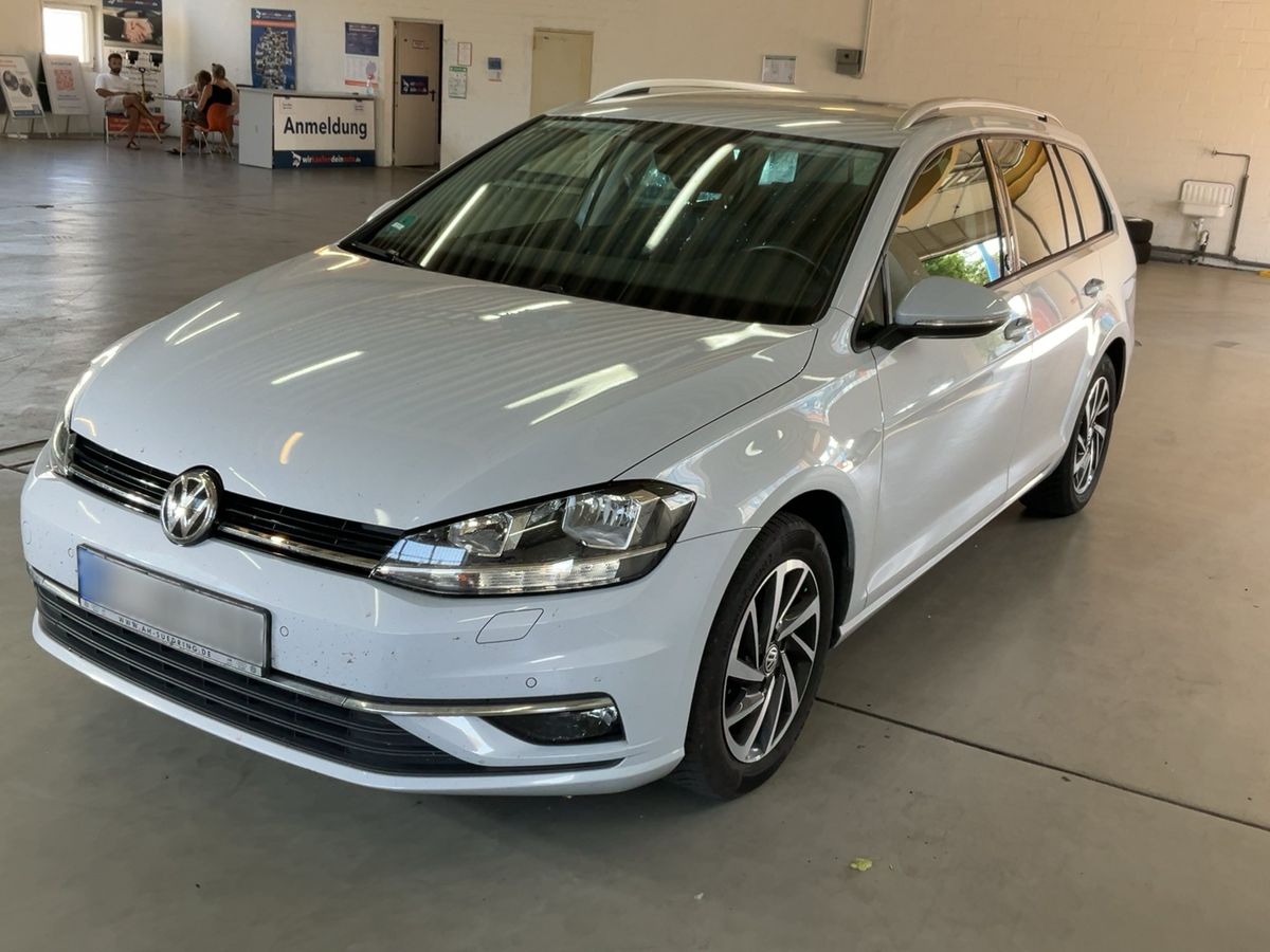 Volkswagen Golf 2018 — photo 1