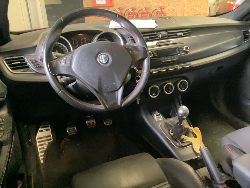 Alfa Romeo Giulietta 1.6 JTDM Turismo — zdjęcie 12
