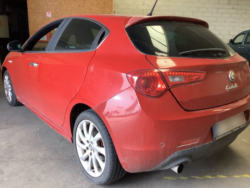 Alfa Romeo Giulietta 1.6 JTDM Turismo — zdjęcie 3