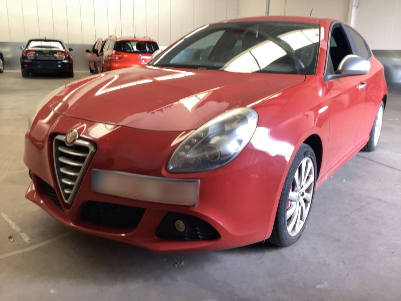 Alfa Romeo Giulietta 1.6 JTDM Turismo — zdjęcie 1