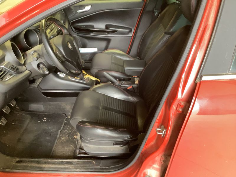 Alfa Romeo Giulietta 1.6 JTDM Turismo — zdjęcie 11