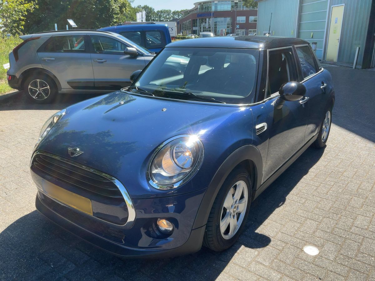 MINI Cooper 2017 — photo 1