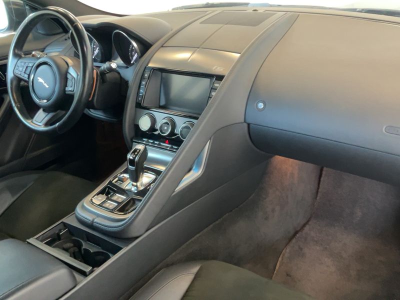 Jaguar F-TYPE 3.0 V6 S AWD — zdjęcie 12
