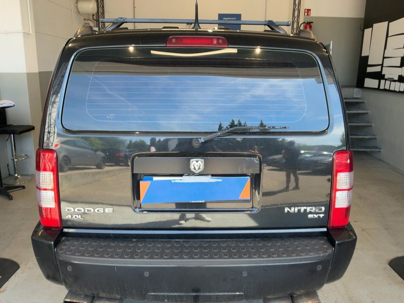 Dodge Nitro 4.0 V6 R/T — zdjęcie 5