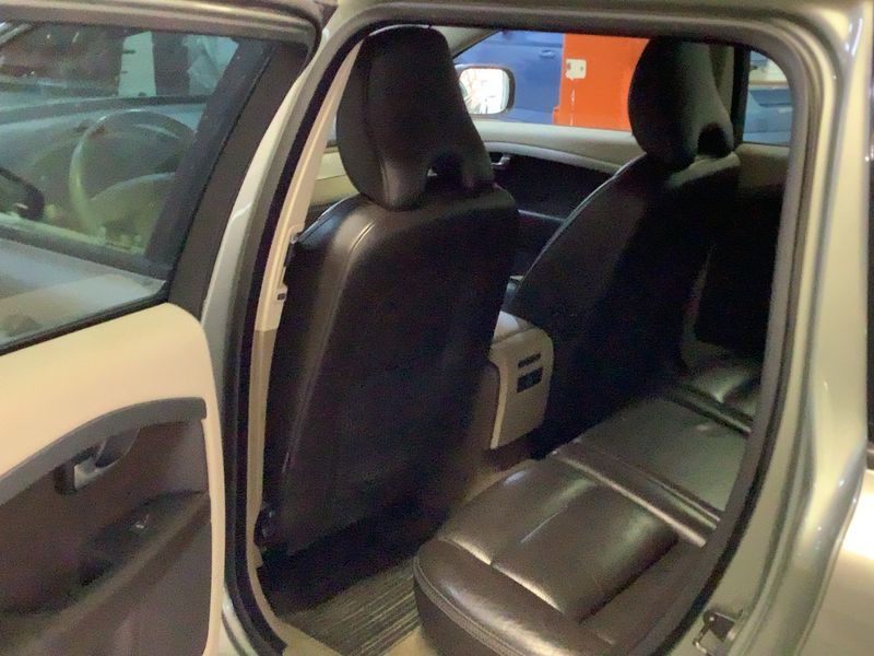 Volvo XC70 3.2 Momentum AWD — zdjęcie 14