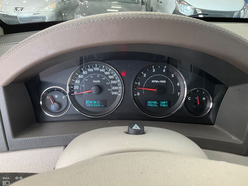 Jeep Grand Cherokee 3.0 CRD Overland — zdjęcie 13
