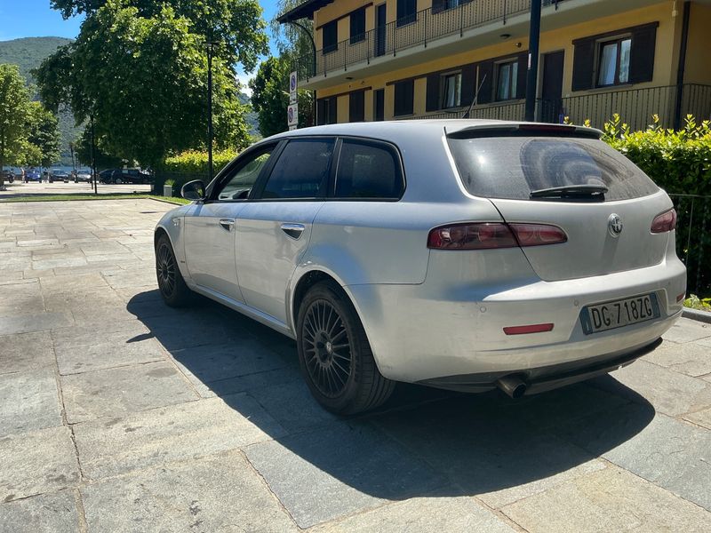 Alfa Romeo Alfa 159 1.9 JTD JTDM Distinctive — zdjęcie 2