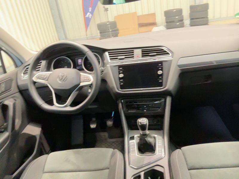 Volkswagen Tiguan 1.5 TSI ACT Life — zdjęcie 12