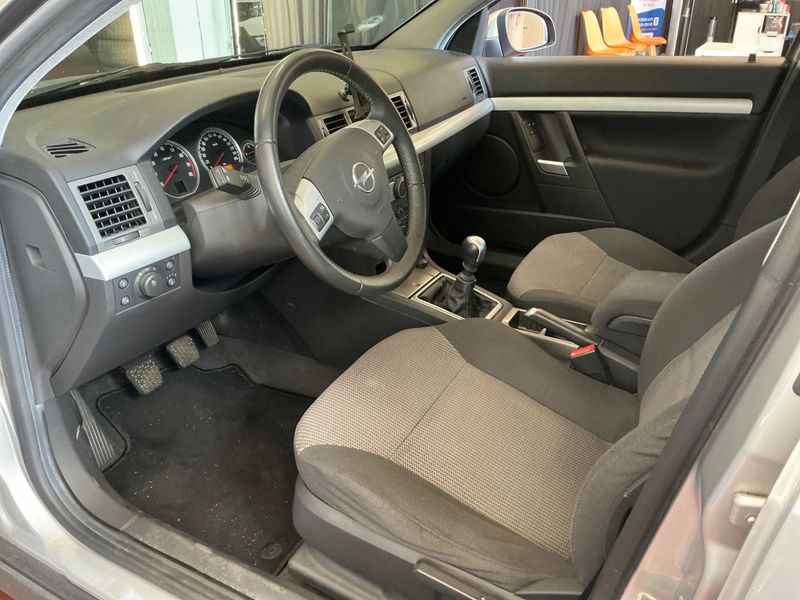 Opel Vectra 1.8 Edition — zdjęcie 3