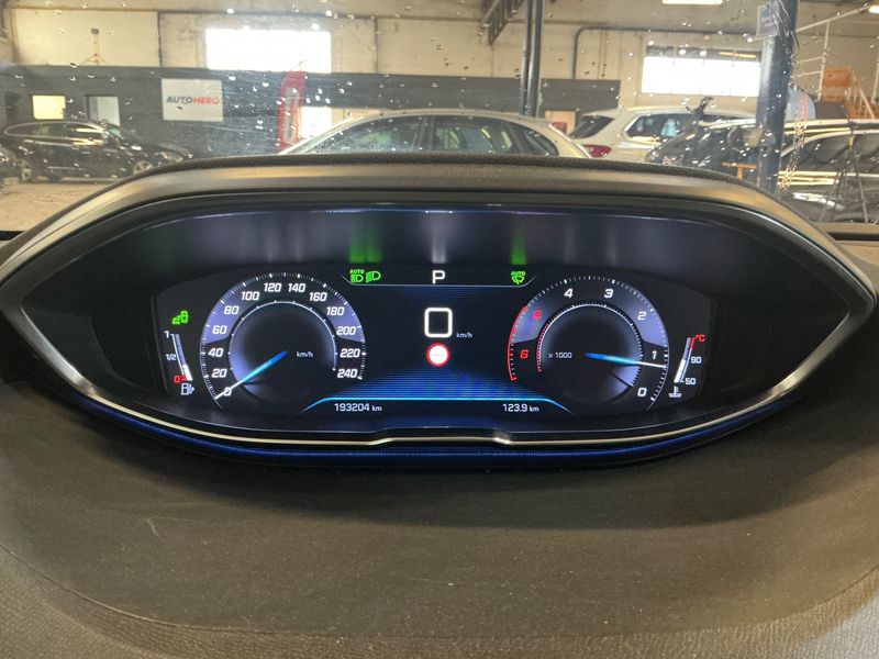 Peugeot 5008 1.5 Blue-HDi Allure Business — zdjęcie 13