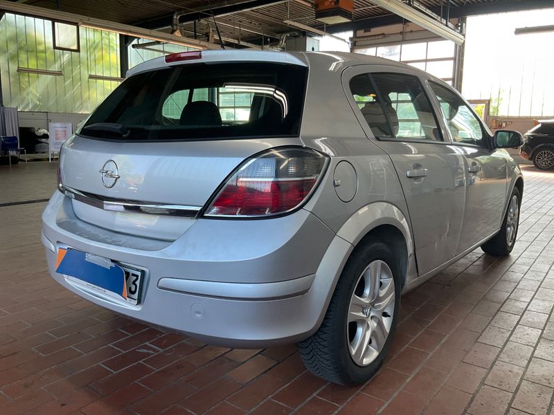 Opel Astra 1.6 Edition — zdjęcie 2