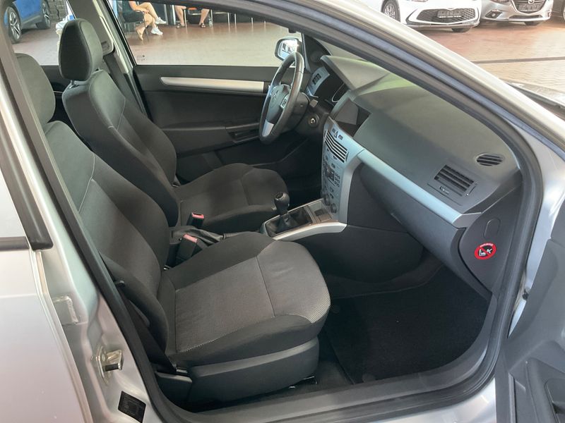 Opel Astra 1.6 Edition — zdjęcie 3