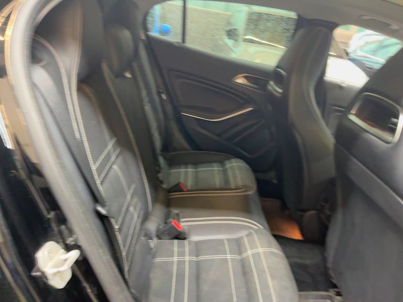 Mercedes-Benz GLA-Klasse GLA 220 d 4Matic Urban — zdjęcie 14