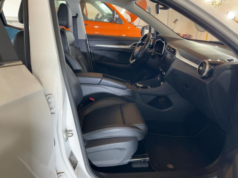 MG ZS electric drive 105 kW Luxury — zdjęcie 11