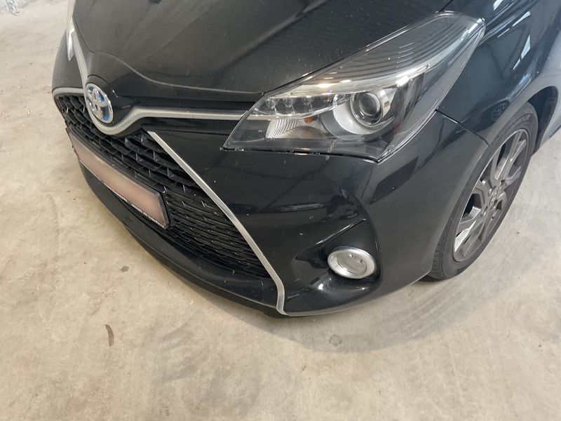 Toyota Yaris 1.5 Hybrid Design 2016 – снимка 33