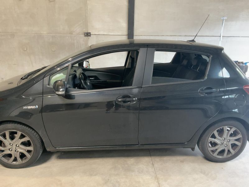 Toyota Yaris 1.5 Hybrid Design 2016 – снимка 4
