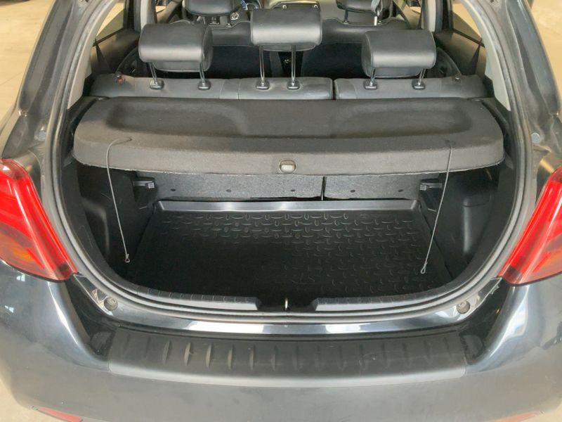 Toyota Yaris 1.5 Hybrid Design 2016 – снимка 16