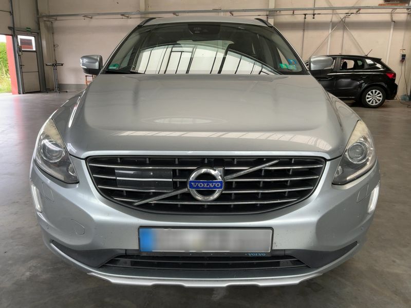 Volvo XC60 2.0 D4 Momentum 2WD — zdjęcie 9