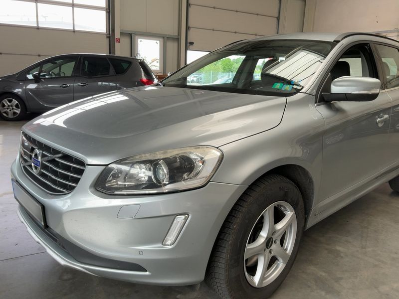 Volvo XC60 2.0 D4 Momentum 2WD — zdjęcie 2