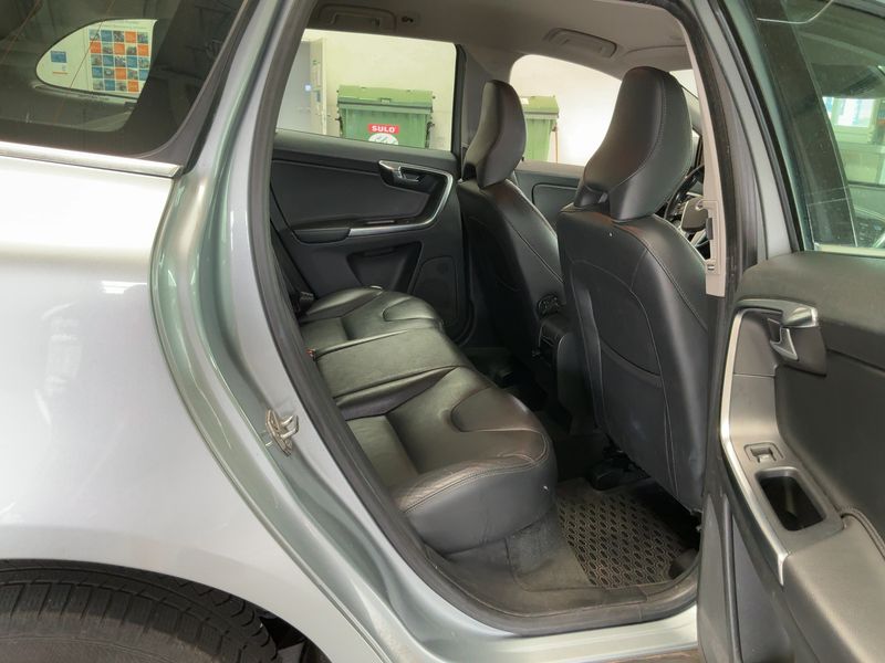 Volvo XC60 2.0 D4 Momentum 2WD — zdjęcie 14