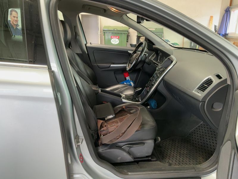 Volvo XC60 2.0 D4 Momentum 2WD — zdjęcie 11