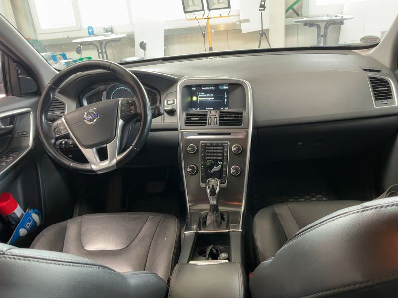Volvo XC60 2.0 D4 Momentum 2WD — zdjęcie 12