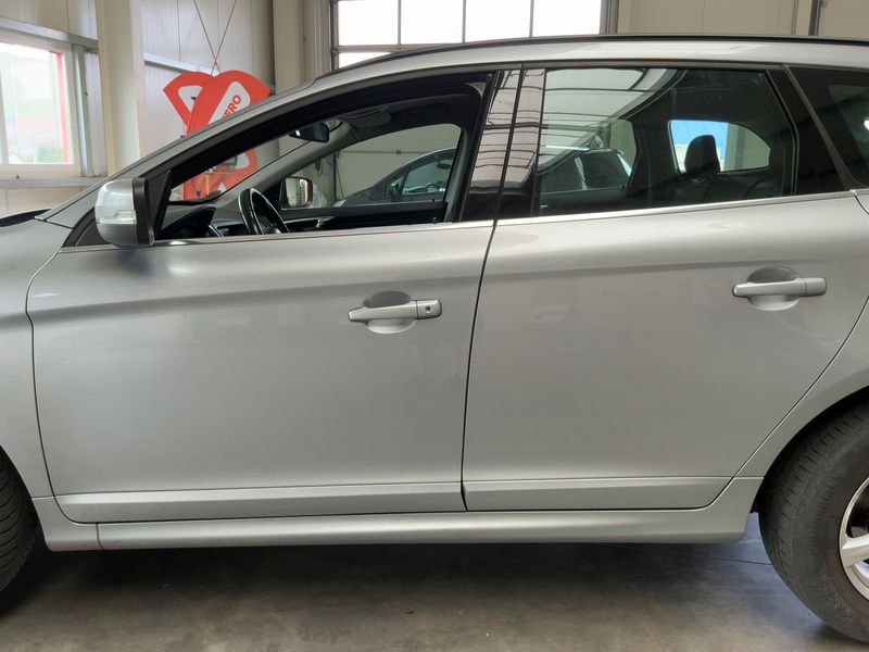 Volvo XC60 2.0 D4 Momentum 2WD — zdjęcie 4