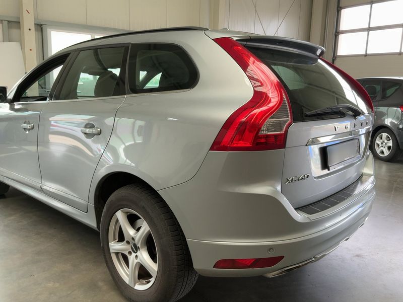 Volvo XC60 2.0 D4 Momentum 2WD — zdjęcie 3