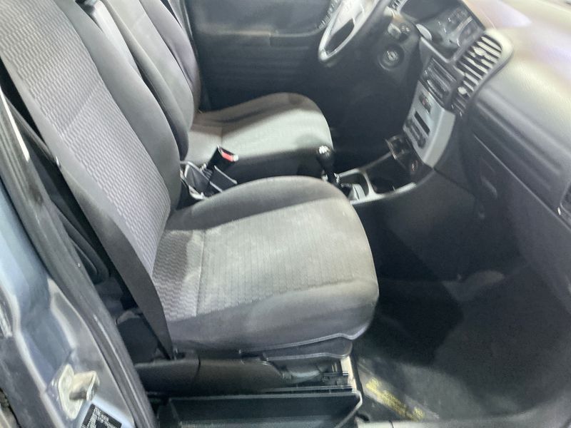 Opel Zafira 1.8 Executive — zdjęcie 3
