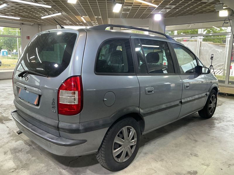 Opel Zafira 1.8 Executive — zdjęcie 2