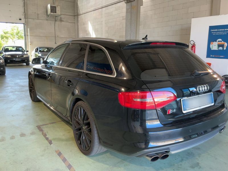 Audi S4 3.0 V6 TFSI quattro — zdjęcie 3