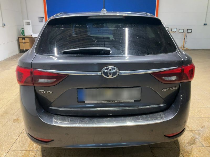 Toyota Avensis 2.0 D-4D Executive — zdjęcie 5