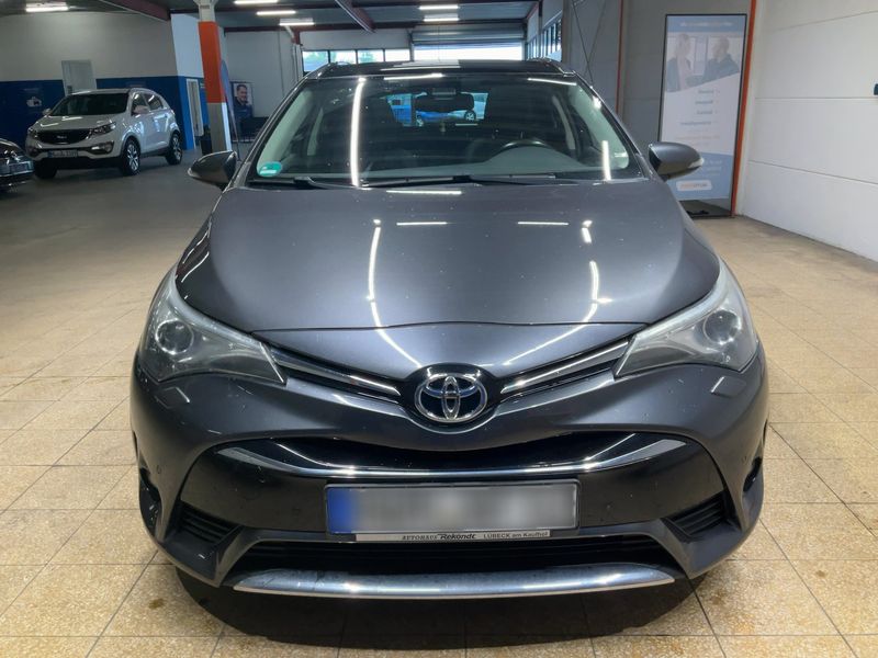Toyota Avensis 2.0 D-4D Executive — zdjęcie 9