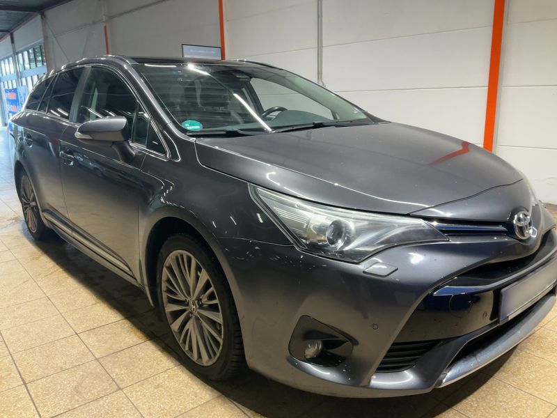 Toyota Avensis 2.0 D-4D Executive — zdjęcie 8