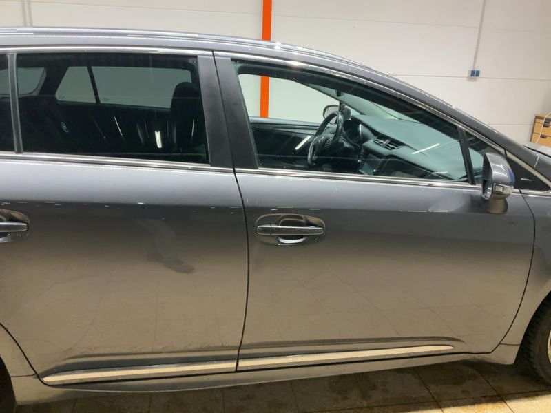 Toyota Avensis 2.0 D-4D Executive — zdjęcie 7