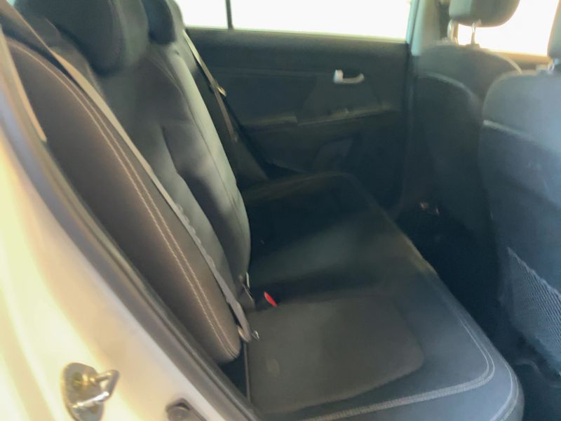 Kia Sportage 1.7 CRDi Premium 2WD — zdjęcie 14