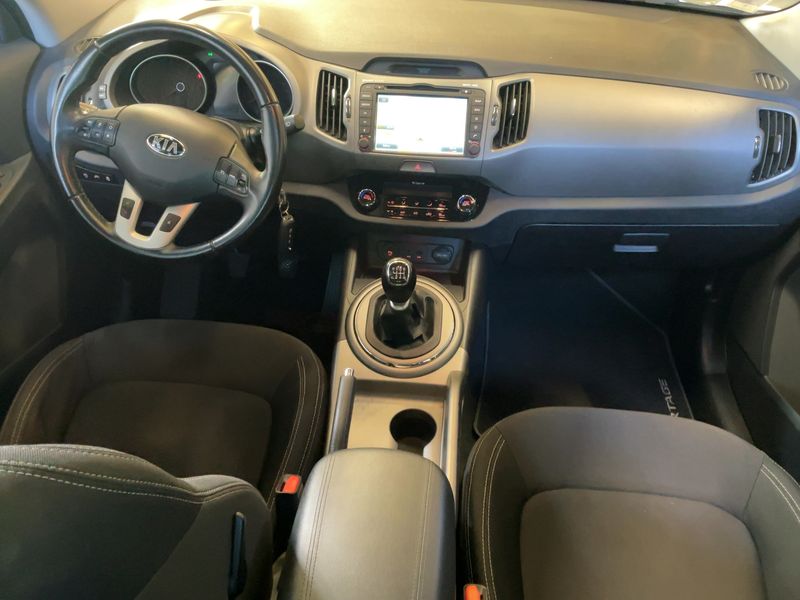 Kia Sportage 1.7 CRDi Premium 2WD — zdjęcie 12