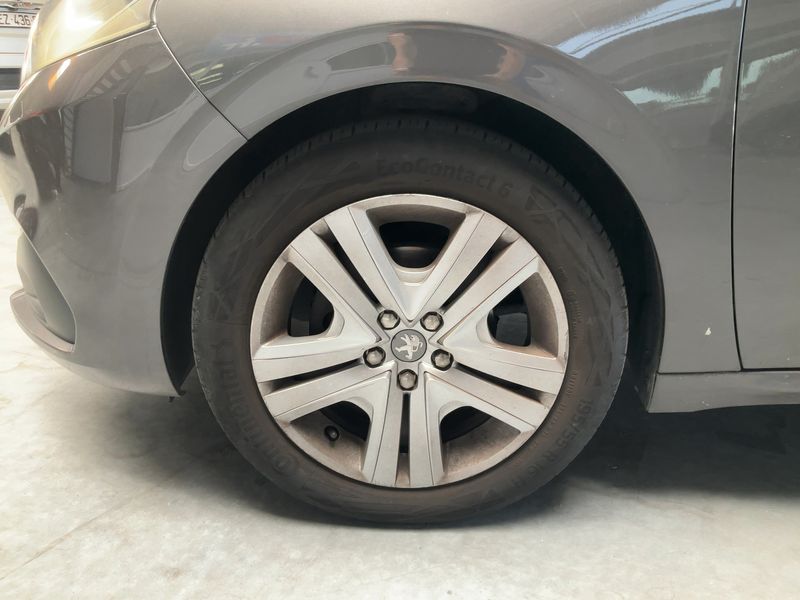 Peugeot 208 1.2 e-THP Allure Business 2018 – снимка 3
